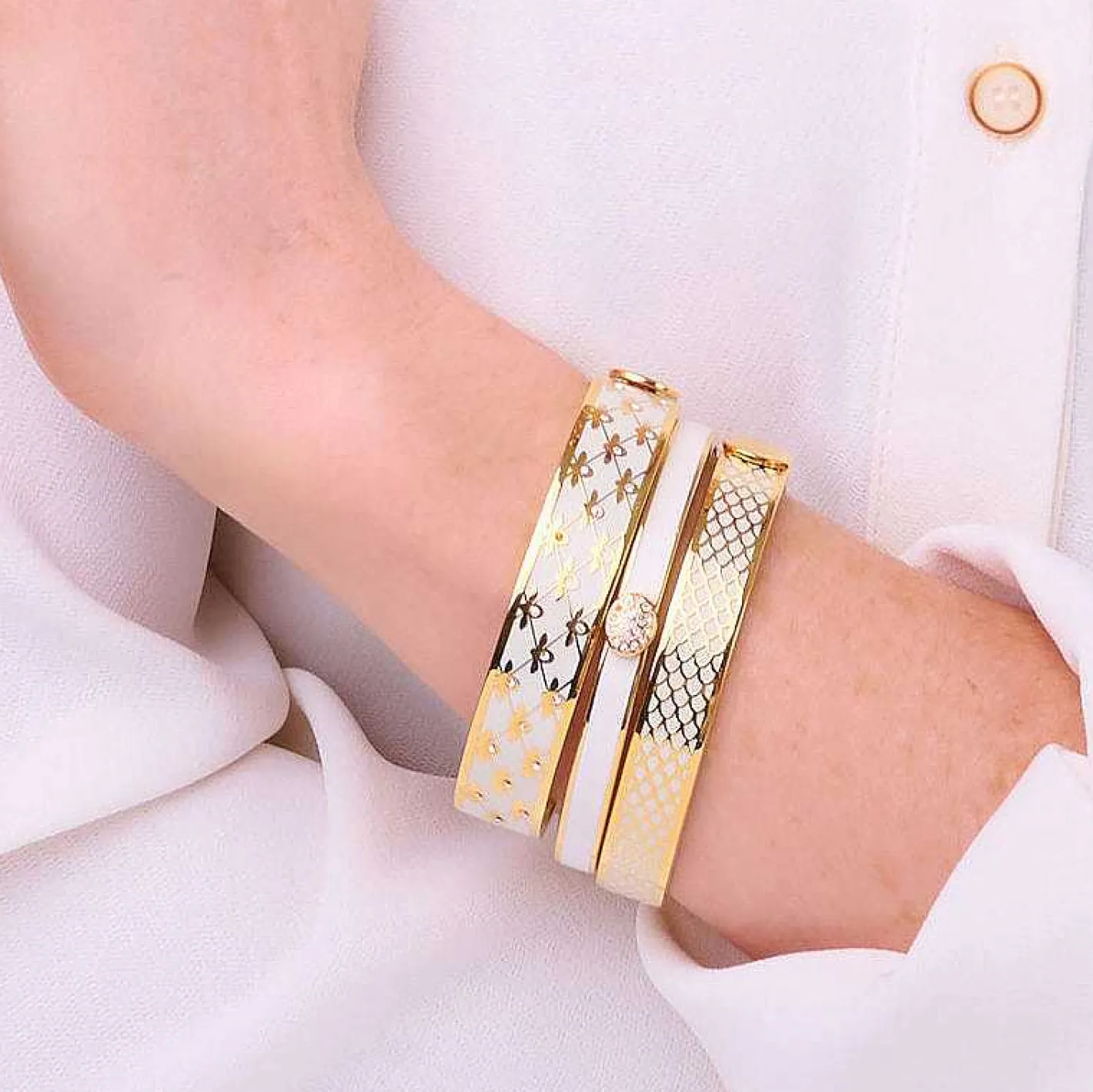 Halcyon Days Hinged Bangles*Bee Sparkle Trellis Cream & Gold Bangle |