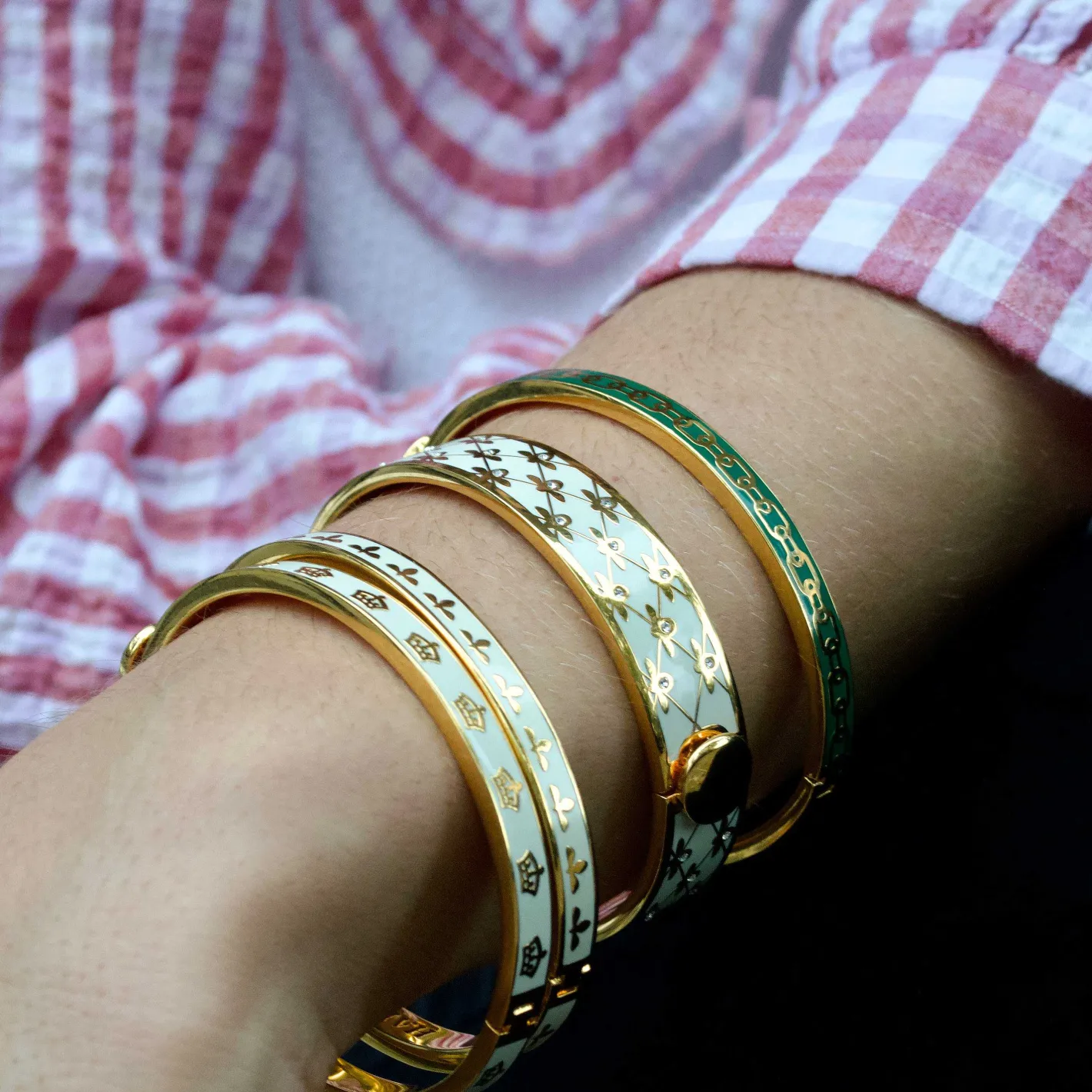 Halcyon Days Hinged Bangles*Bee Sparkle Trellis Cream & Gold Bangle |