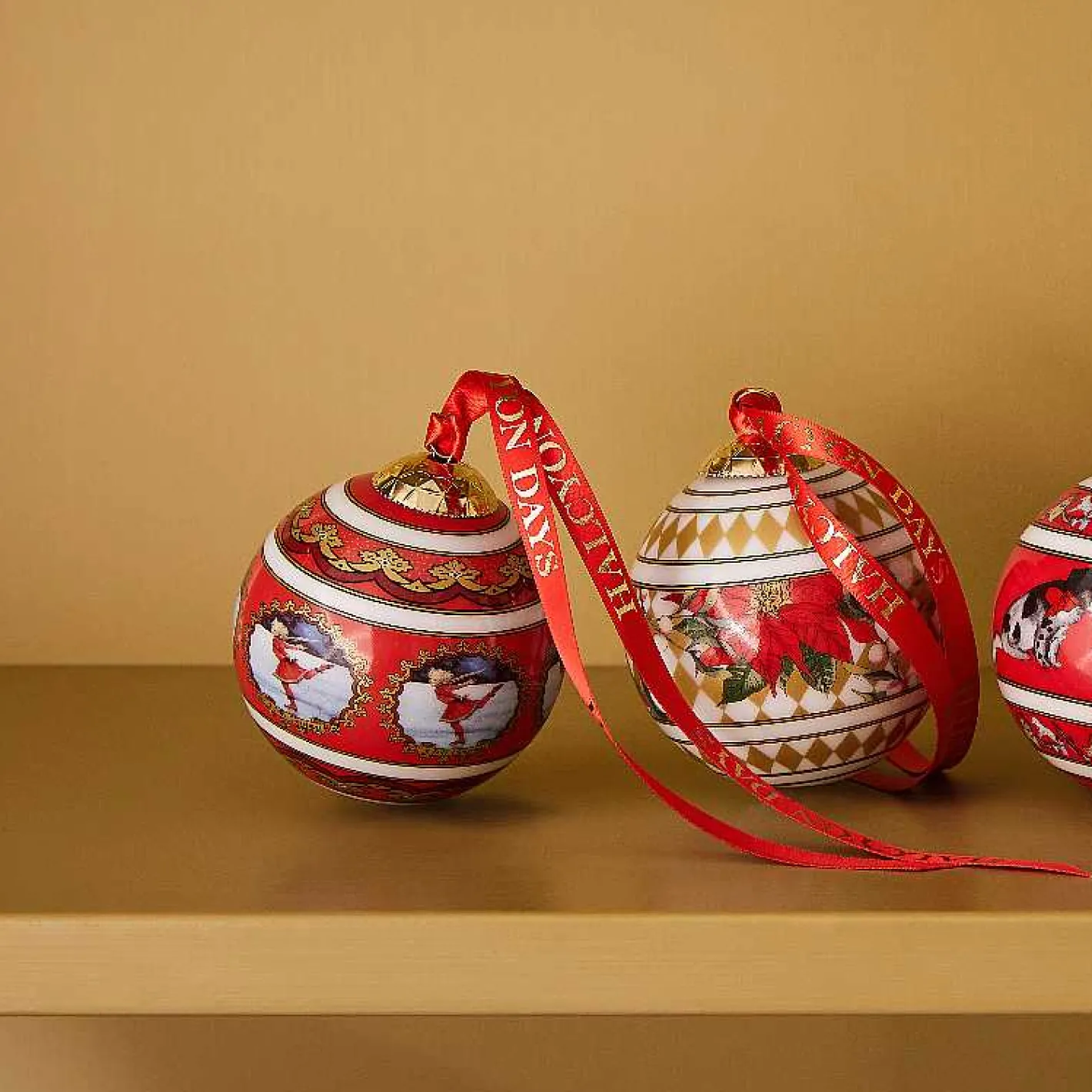 Halcyon Days Baubles*Christmas Ice Skating Bauble |