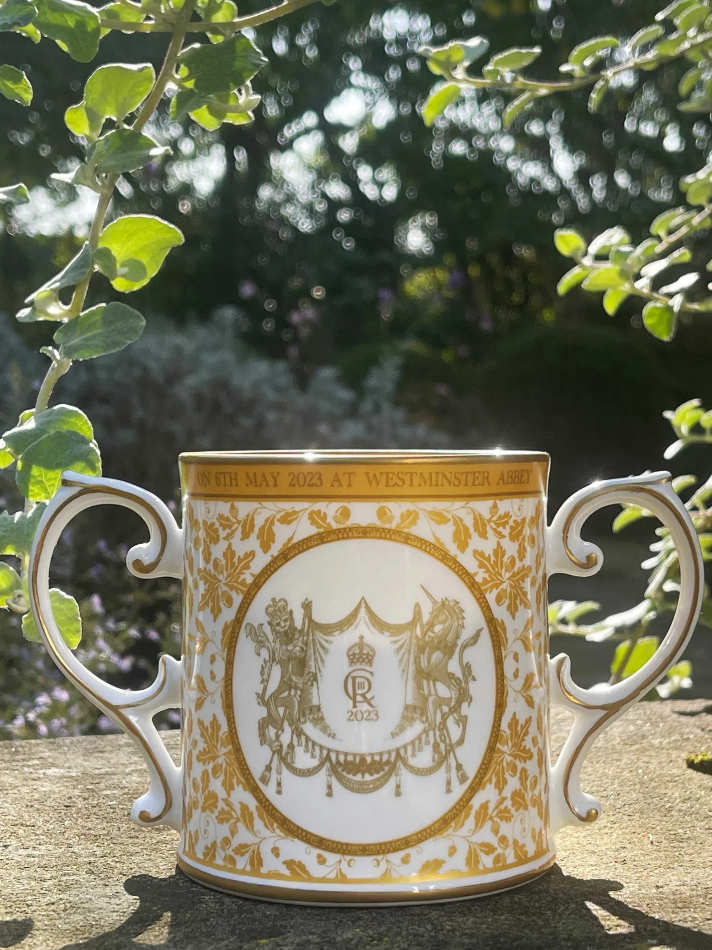 Halcyon Days Mugs*Coronation Gold Loving Fine Bone China Cup |