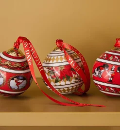 Halcyon Days Baubles*Parterre Gold With Poinsettia Bauble |